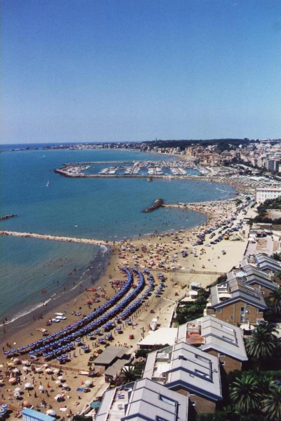 Hotel La Casa Degli Artisti 1 à Nettuno Extérieur photo